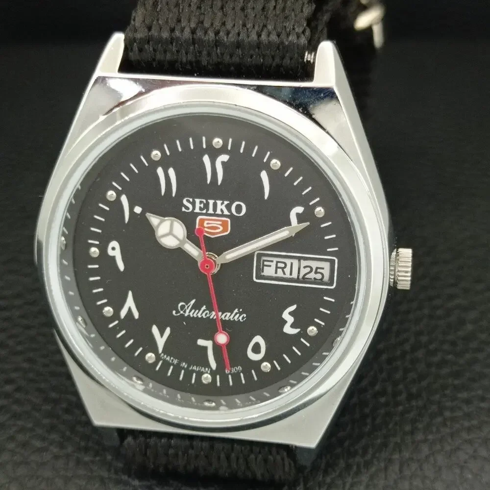 Vintage 1979 Seiko Automatic Mens Silver Watch W/daydate & Red accents